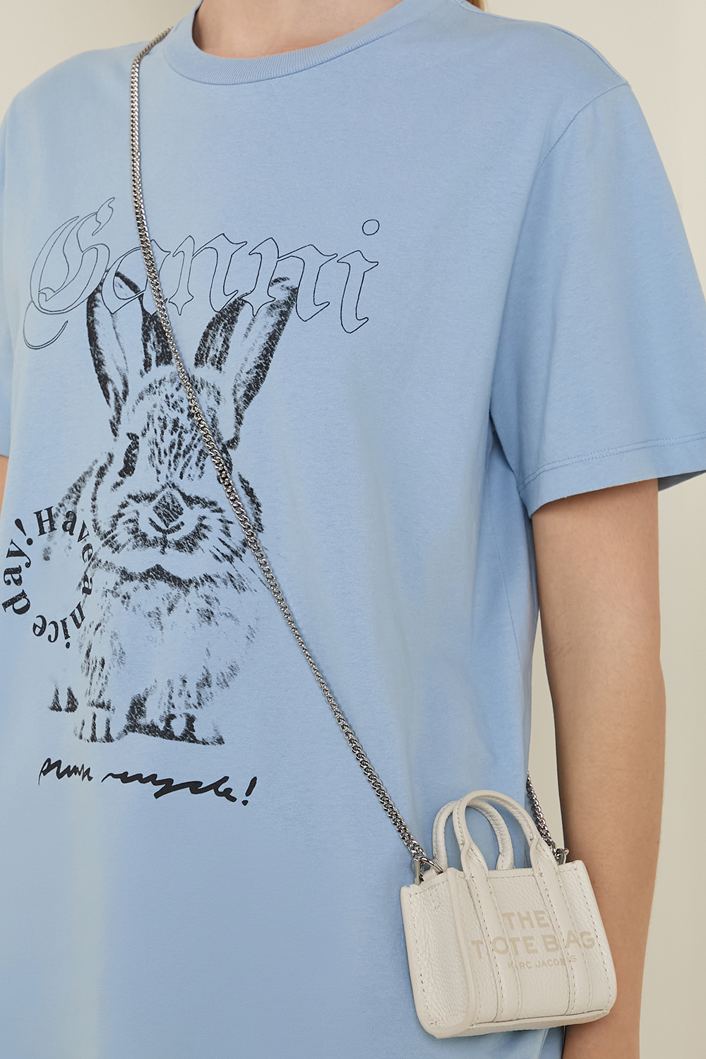 תמונת כל הלוק של תיק קרוסבודי נאנו MARC JACOBS